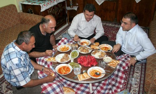 Başkan Cengiz, iftar sofralarında
