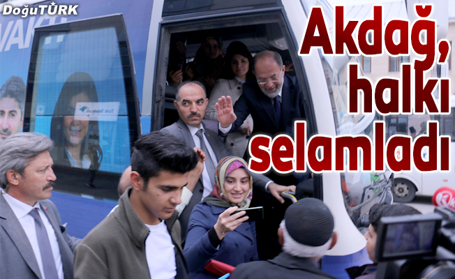 Akdağ, Erzurum'da halkı selamladı