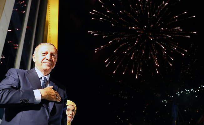 Cumhurbaşkanı Erdoğan, balkon konuşmasında vatandaşlara hitap etti