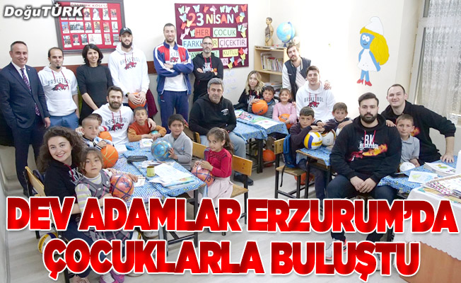 Bahçeşehir Koleji basketbolcuları çocuklarla buluştu