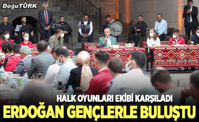 Cumhurbaşkanı Erdoğan Erzurum'da gençlerle buluştu