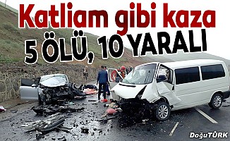 Erzurum'da minibüsle otomobil çarpıştı: 5 ölü, 10 yaralı