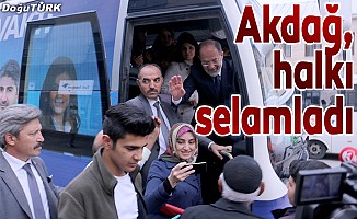 Akdağ, Erzurum'da halkı selamladı