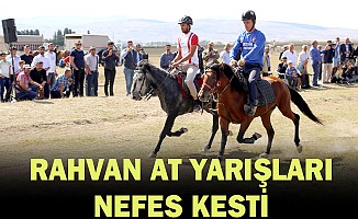 Erzurum'da rahvan at yarışları yapıldı