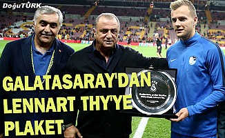 Galatasaray'dan Erzurumsporlu Thy'ye plaket