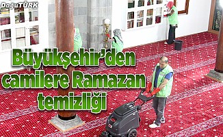 Büyükşehir’den camilere Ramazan temizliği
