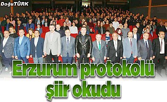 Vali Memiş ve Erzurum protokolü TYB’nin programında şiir okudu