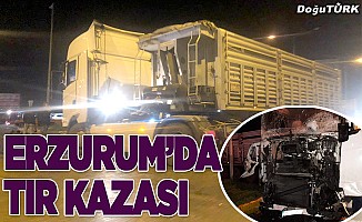Erzurum'da iki tır çarpıştı