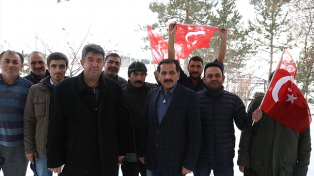 Dadaşlardan "Bir gece Afrin'e gelebiliriz" türküsü
